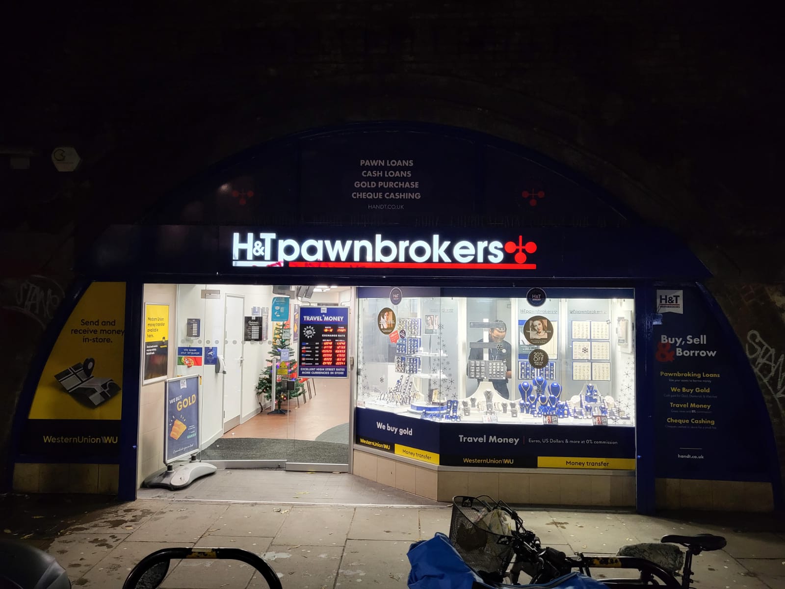 H&T Pawnbrokers 09