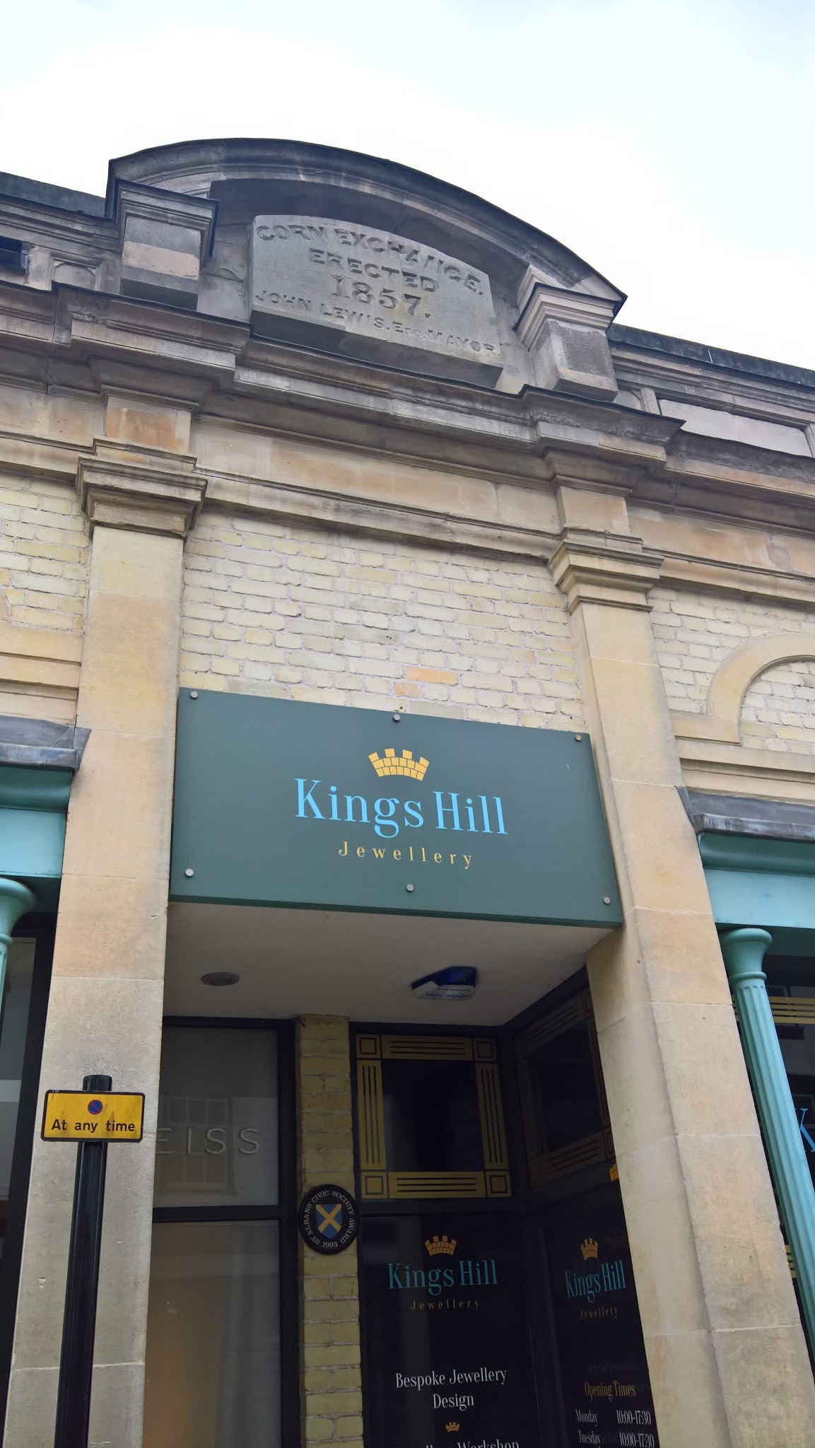 Kings Hill Pawnbrokers 08